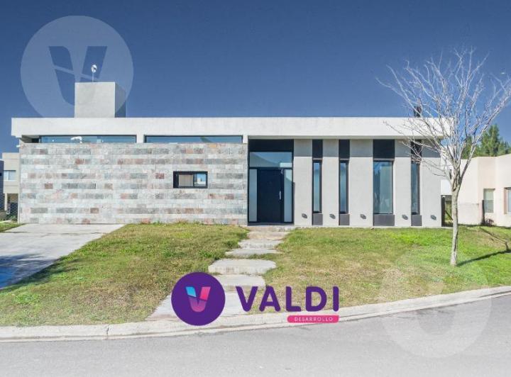 Casa · 166m² · 4 Ambientes · 2 Cocheras