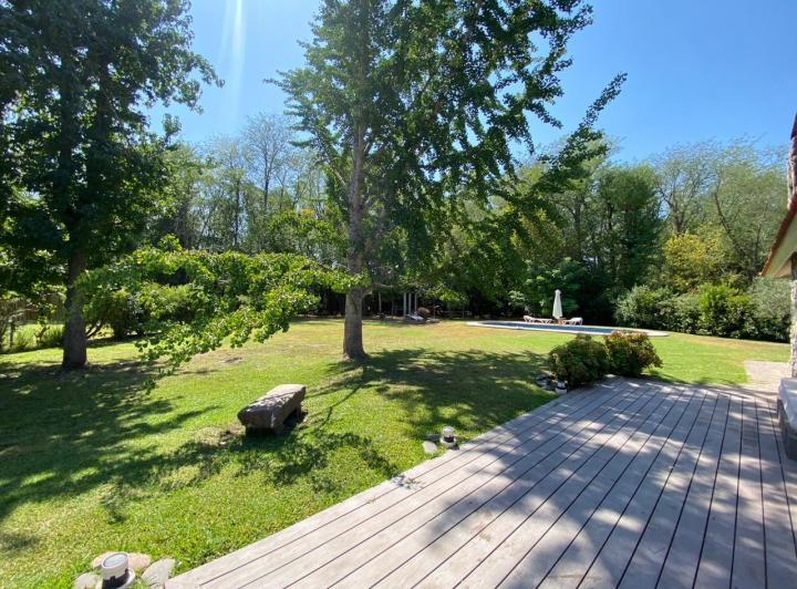 Casa · 180m² · 5 Ambientes