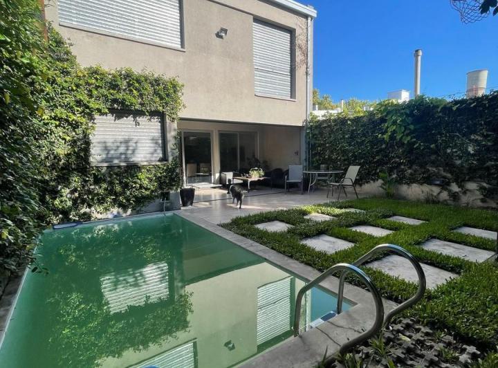 Casa · 220m² · 5 Ambientes · 1 Cochera