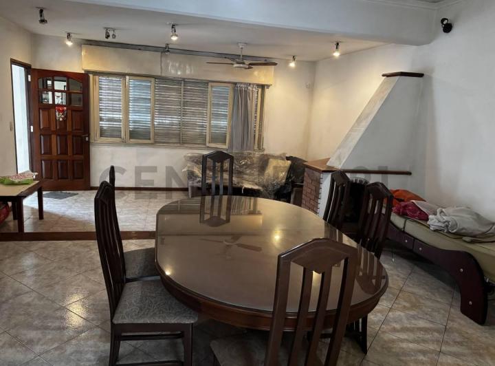Casa · 190m² · 4 Ambientes · 1 Cochera