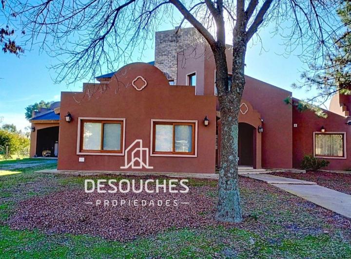 Casa · 327m² · 4 Ambientes · 2 Cocheras