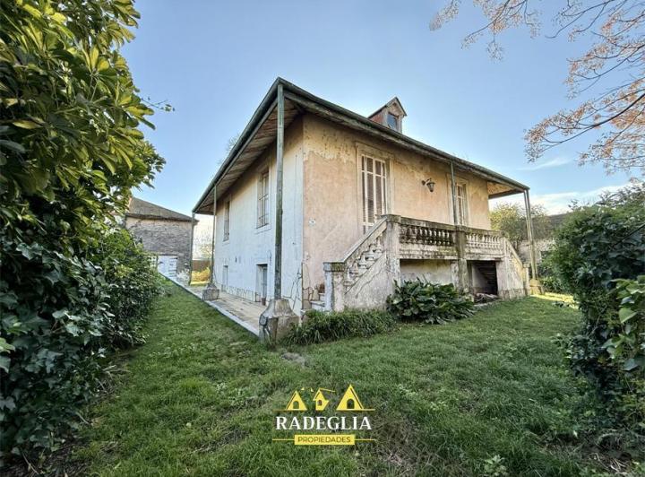 Casa · 200m² · 5 Ambientes · 2 Cocheras