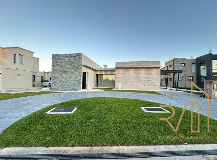 Casa · 165m² · 4 Ambientes · 1 Cochera