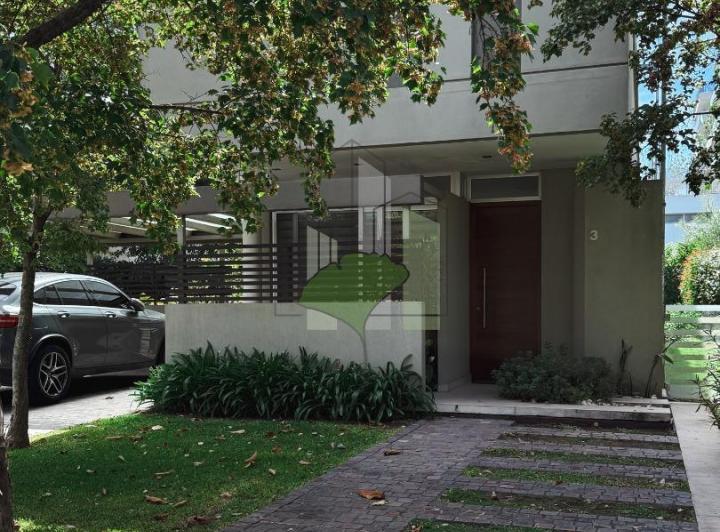 Casa · 280m² · 4 Ambientes · 1 Cochera