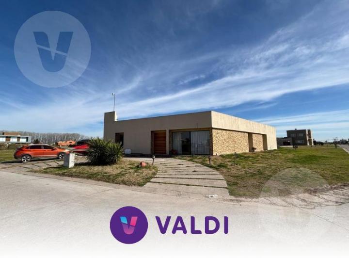 Casa · 172m² · 4 Ambientes · 2 Cocheras