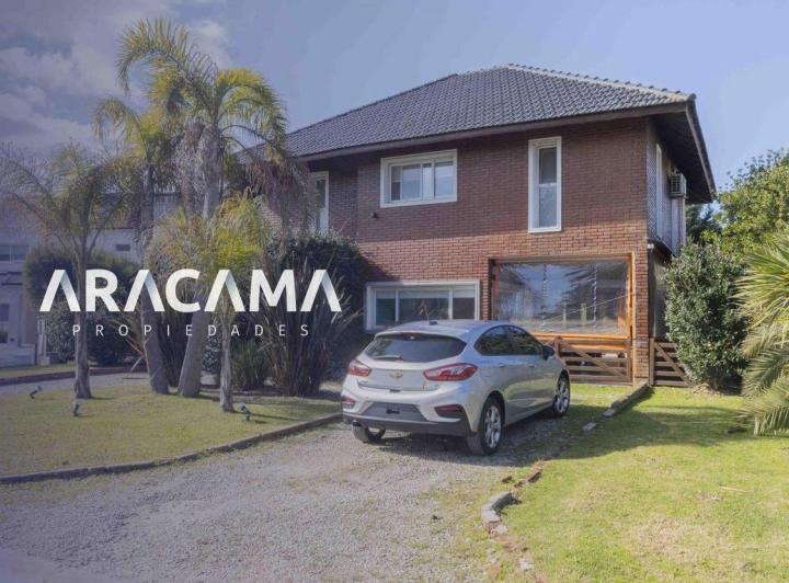 Casa · 218m² · 2 Cocheras