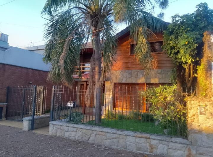Casa · 294m² · 4 Ambientes · 2 Cocheras