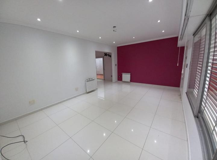 Casa · 260m² · 4 Ambientes · 2 Cocheras