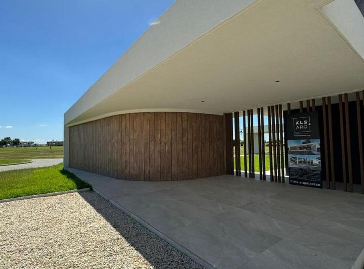 Casa · 254m² · 4 Ambientes