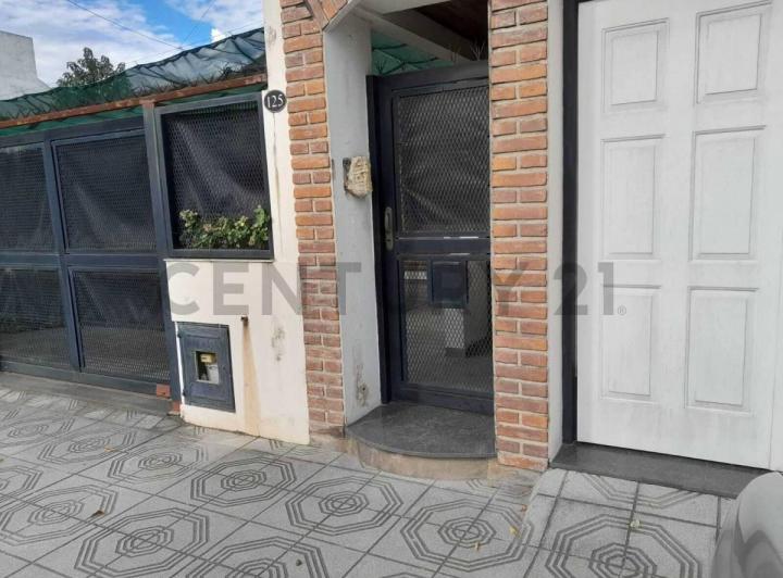 Casa · 120m² · 6 Ambientes · 2 Cocheras