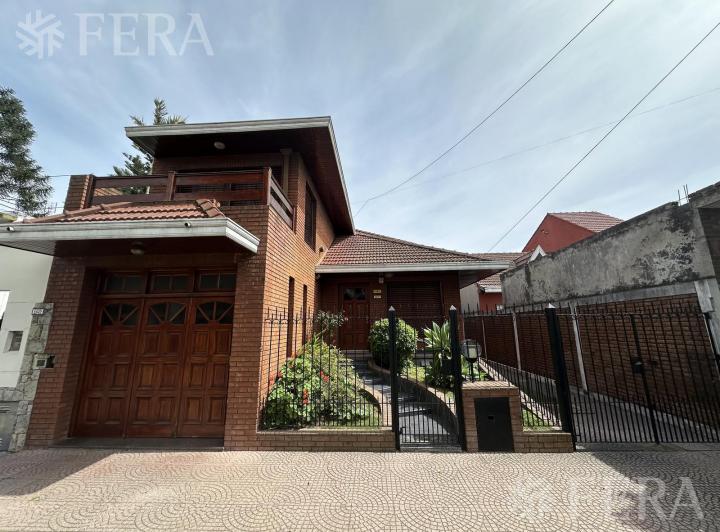 Casa · 195m² · 5 Ambientes · 1 Cochera