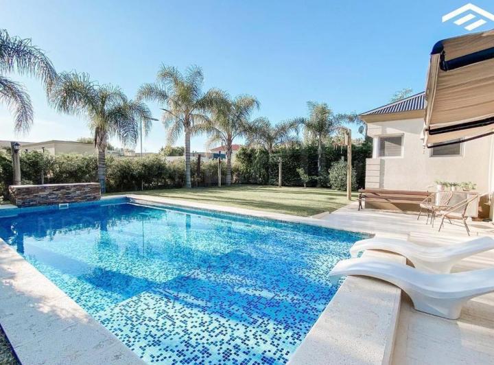 Casa · 350m² · 4 Ambientes · 2 Cocheras