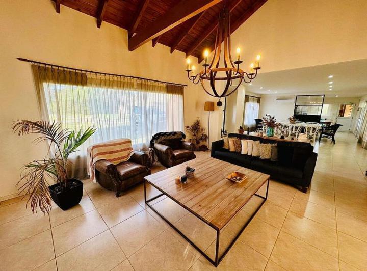 Casa · 219m² · 5 Ambientes