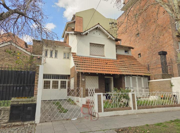 Casa · 192m² · 4 Ambientes · 2 Cocheras