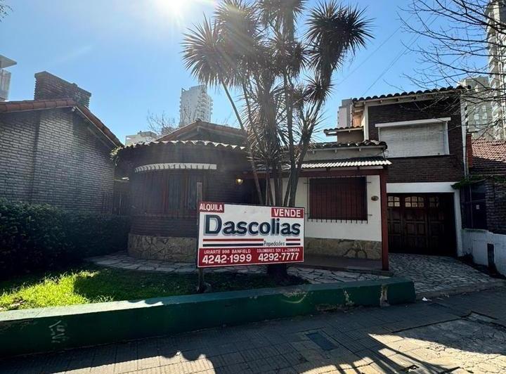 Casa · 1ha · 4 Ambientes · 2 Cocheras