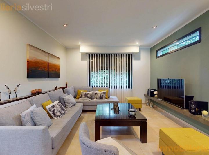 Casa · 212m² · 5 Ambientes · 2 Cocheras