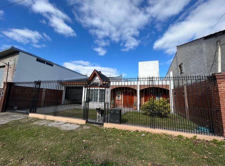 Casa · 175m² · 4 Ambientes · 2 Cocheras
