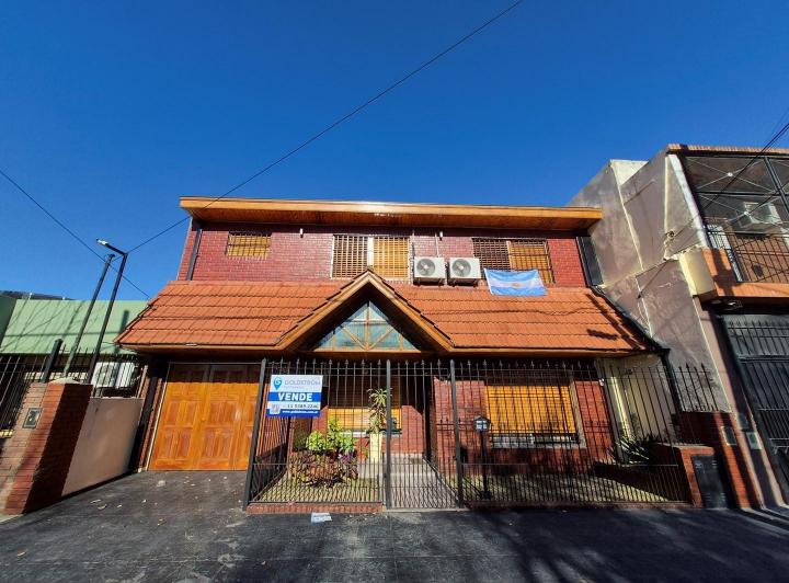 Casa · 255m² · 4 Ambientes · 3 Cocheras