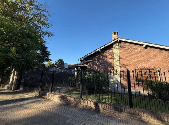 Casa · 270m² · 1 Ambiente · 1 Cochera
