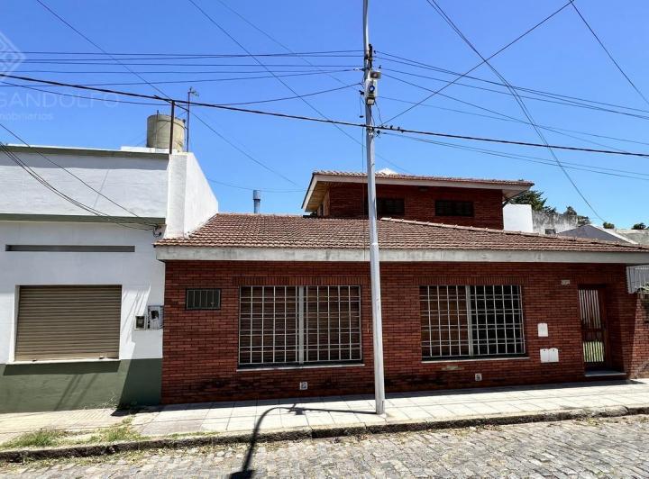 Casa · 185m² · 4 Ambientes · 1 Cochera