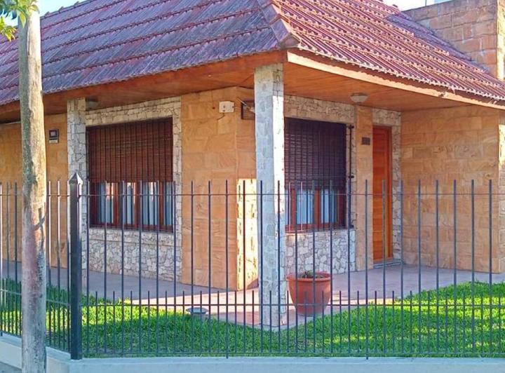 Casa · 122m² · 5 Ambientes · 1 Cochera