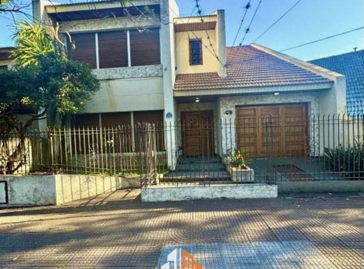 Casa · 150m² · 4 Ambientes · 2 Cocheras