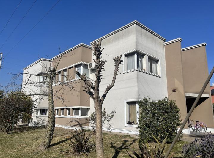 Casa · 197m² · 4 Ambientes · 2 Cocheras