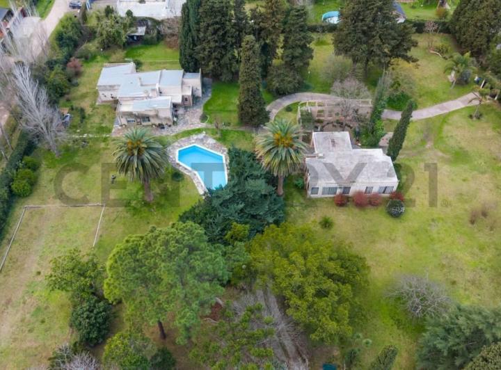 Casa · 250m² · 7 Ambientes · 1 Cochera