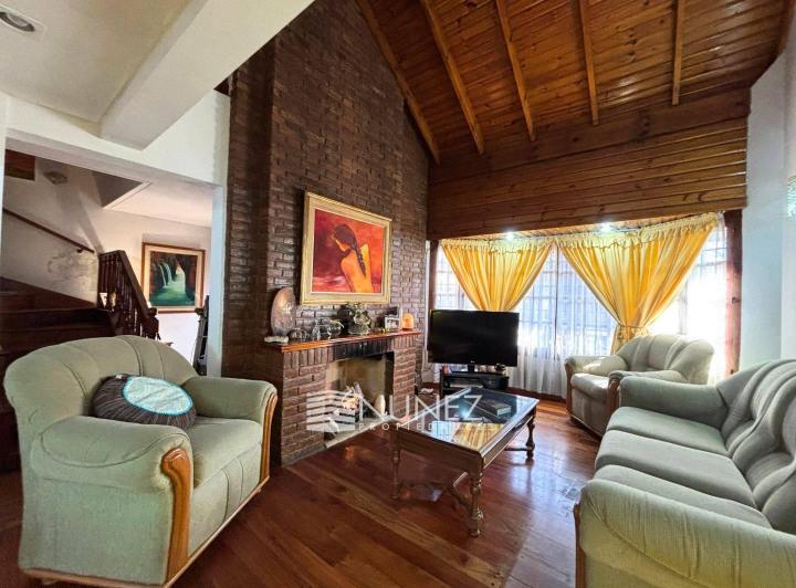 Casa · 250m² · 4 Ambientes · 1 Cochera
