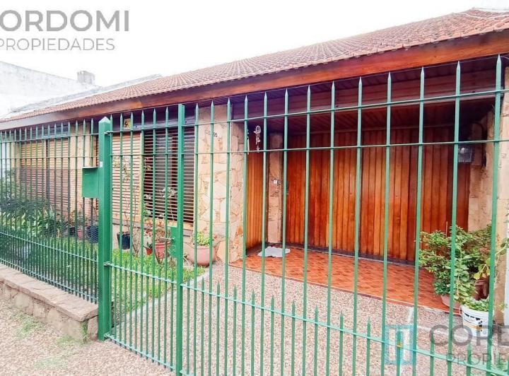 Casa · 94m² · 3 Ambientes · 2 Cocheras