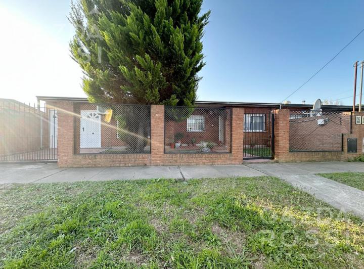 Casa · 430m² · 4 Ambientes · 2 Cocheras