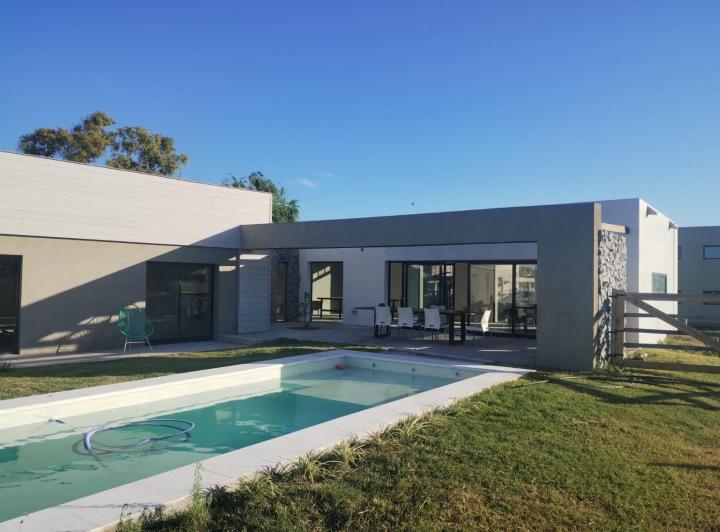 Casa · 150m² · 4 Ambientes · 2 Cocheras