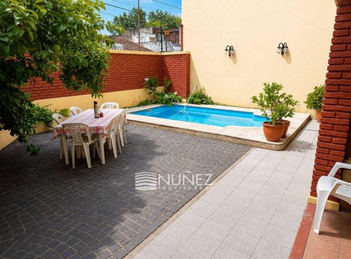 Casa · 190m² · 4 Ambientes · 2 Cocheras