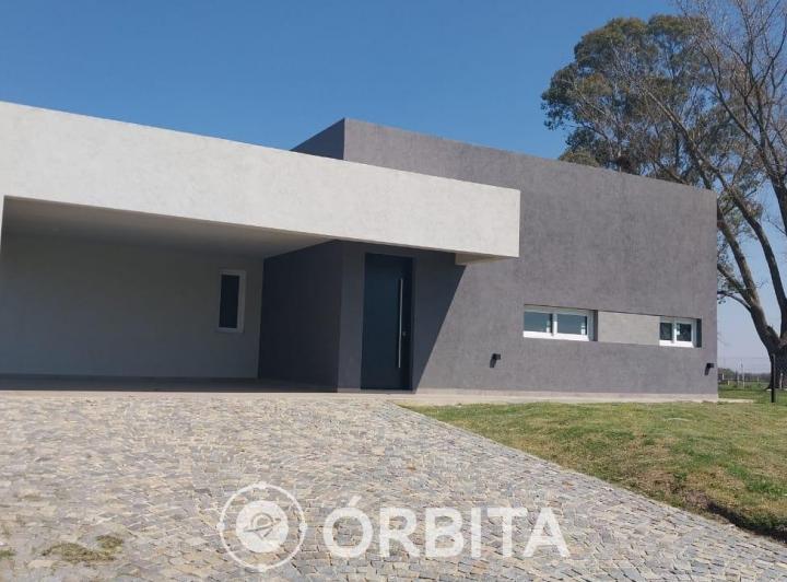 Casa · 151m² · 4 Ambientes · 2 Cocheras