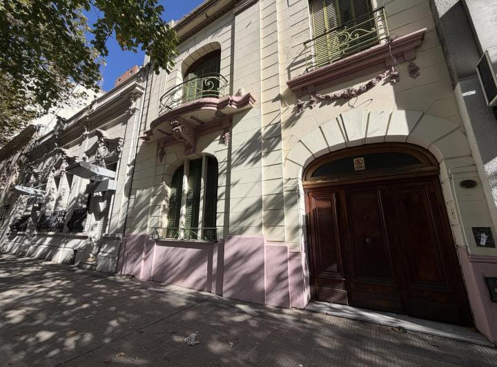 Casa · 298m² · 6 Ambientes · 1 Cochera
