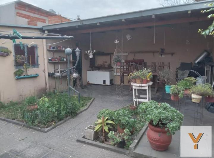 Casa · 170m² · 4 Ambientes · 2 Cocheras