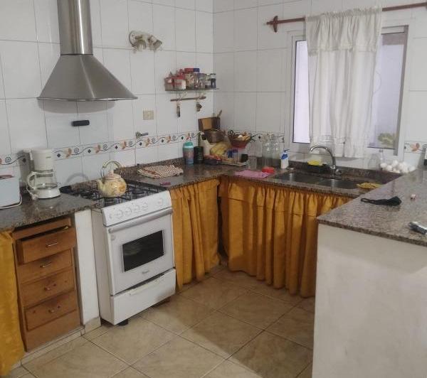 Casa · 80m² · 4 Ambientes · 1 Cochera