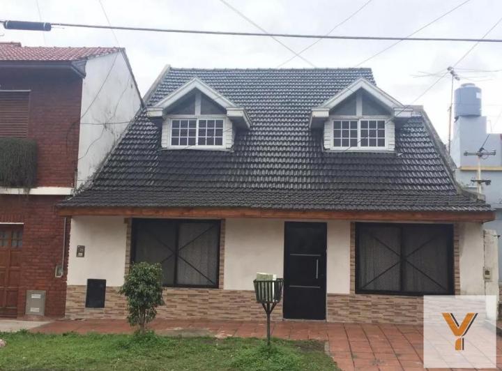 Casa · 200m² · 6 Ambientes