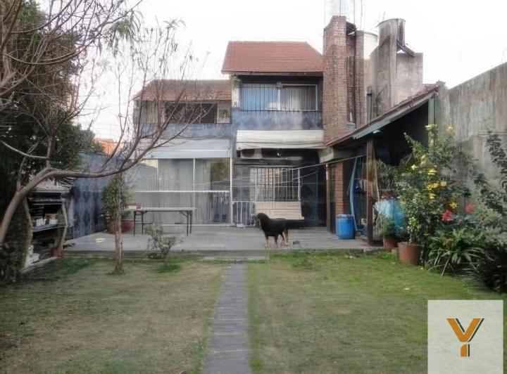 Casa · 200m² · 5 Ambientes · 2 Cocheras
