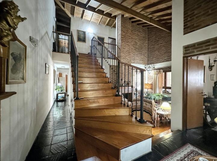 Casa · 164m² · 5 Ambientes · 2 Cocheras