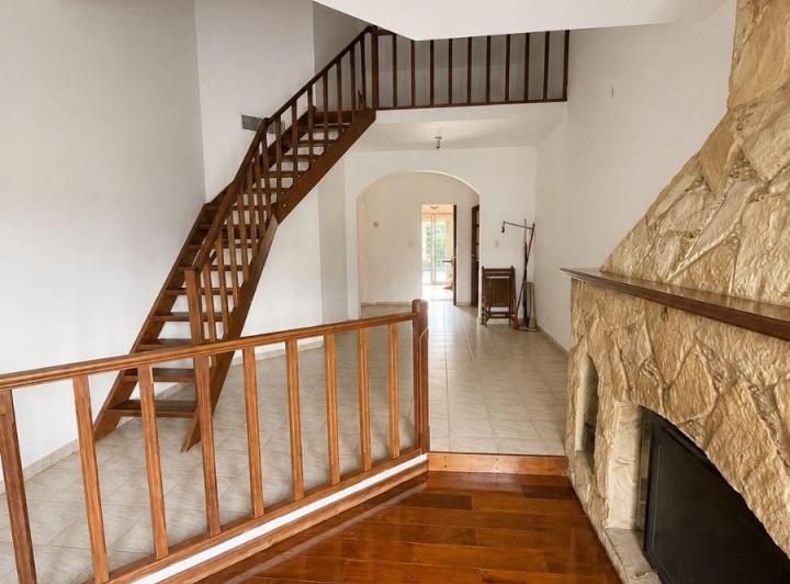 Casa · 165m² · 6 Ambientes · 1 Cochera