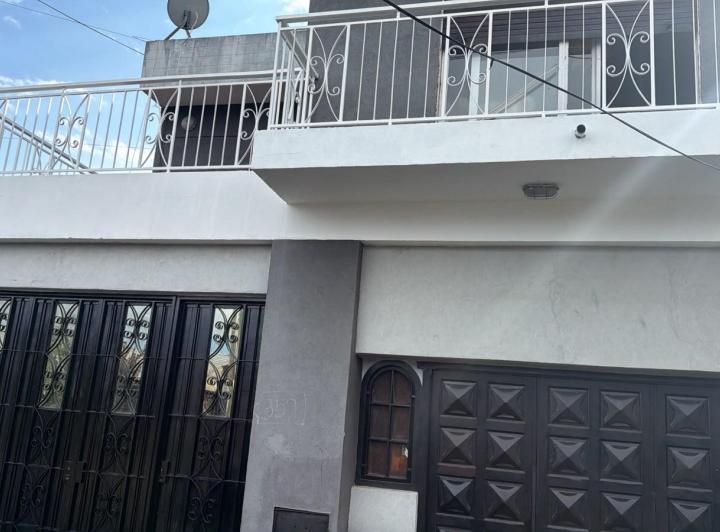 Casa · 177m² · 5 Ambientes · 2 Cocheras