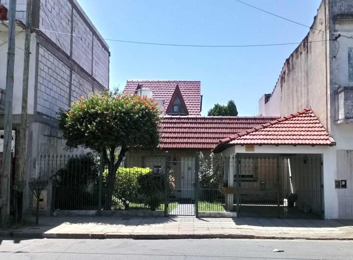 Casa · 140m² · 4 Ambientes · 1 Cochera