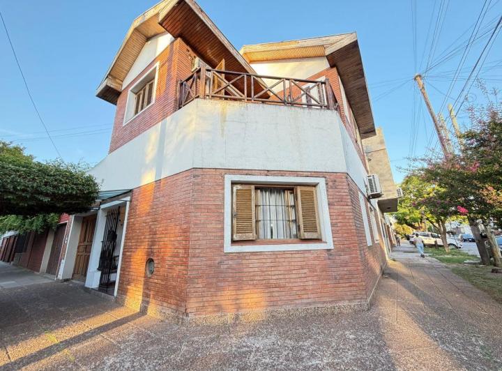 Casa · 150m² · 4 Ambientes · 1 Cochera