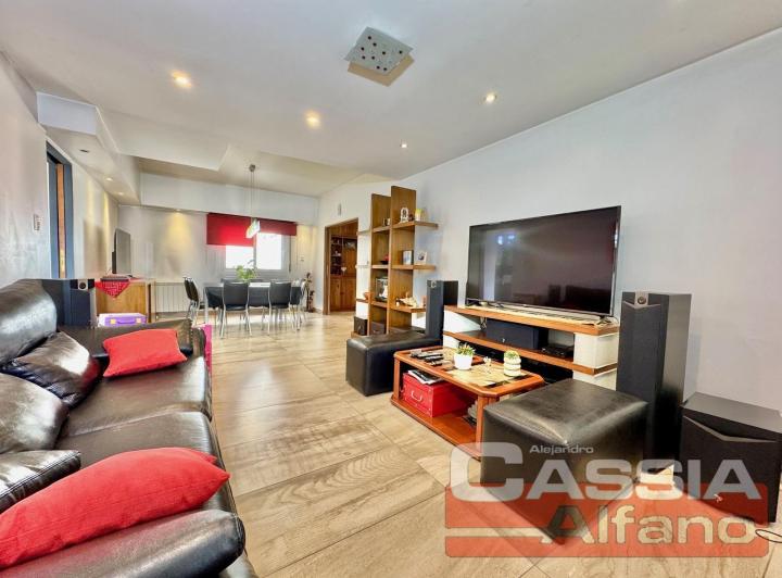 Casa · 200m² · 3 Ambientes · 1 Cochera