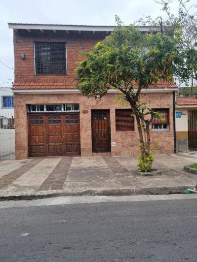 Casa · 70m² · 4 Ambientes · 1 Cochera