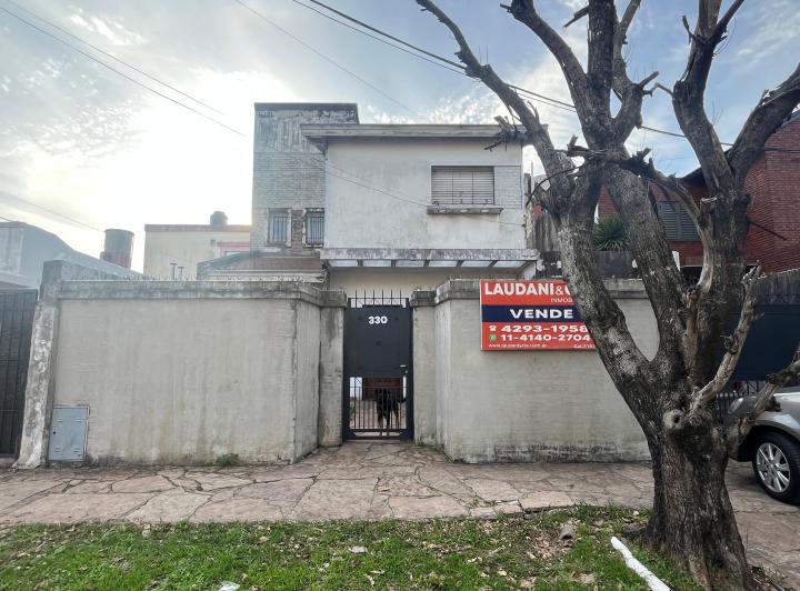 Casa · 220m² · 4 Ambientes · 3 Cocheras
