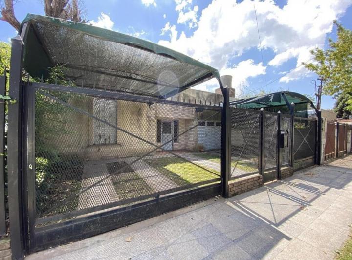 Casa · 200m² · 2 Ambientes · 1 Cochera