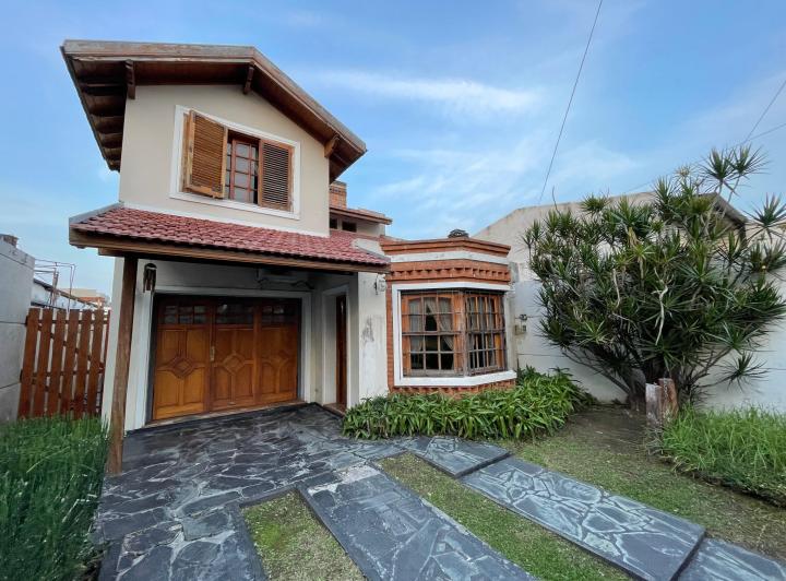 Casa · 155m² · 4 Ambientes · 1 Cochera