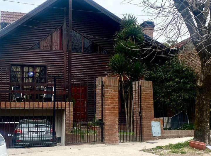 Casa · 185m² · 5 Ambientes · 2 Cocheras